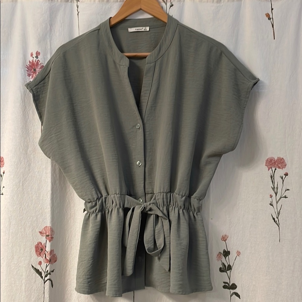 Timing Women's Sage Green Button-Down Shirt with Tie Waist- New Without Tags 🏷️